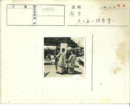 传统服装合影留念.jpg