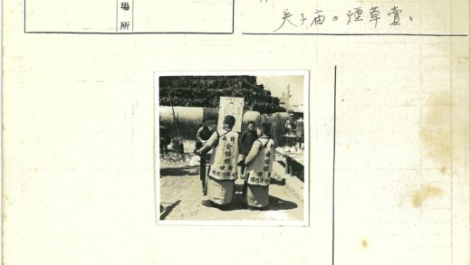 传统服装合影留念.jpg