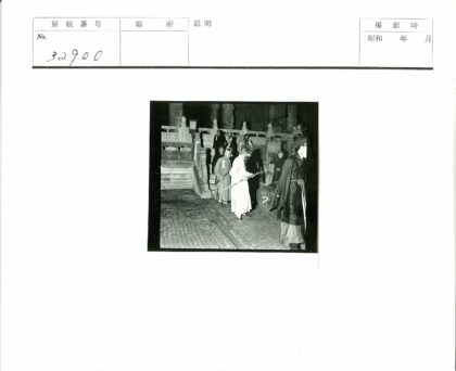 传统服装夜行华丽石阶.jpg