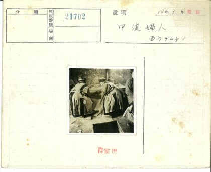 传统服装室内礼仪展示.jpg