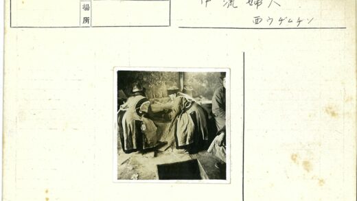 传统服装室内礼仪展示.jpg
