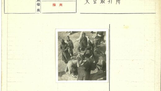 传统服装户外聚会.jpg