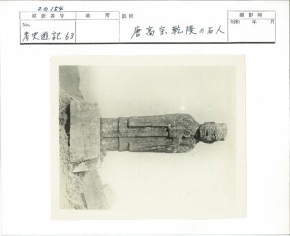 传统服装石像户外展示.jpg