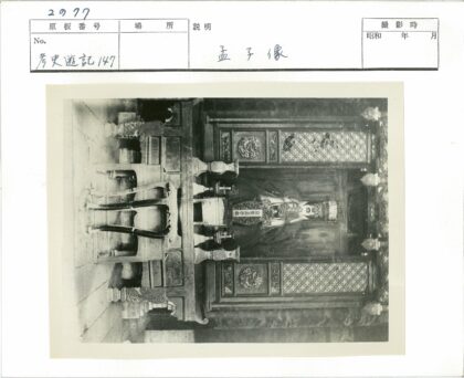 传统服装雕像华丽室内神社.jpg
