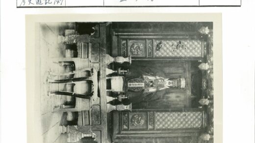 传统服装雕像华丽室内神社.jpg
