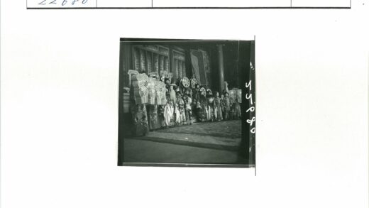 传统服饰与建筑风貌.jpg