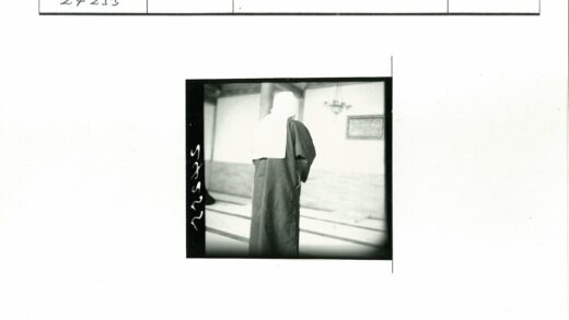 传统服饰人物室内肖像.jpg