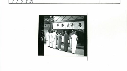 传统服饰人群与汉字阴阳符号建筑.jpg