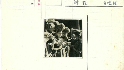 传统服饰学子共读经典.jpg