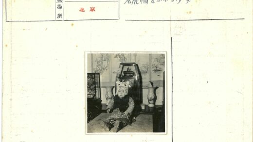 传统服饰孩童与复古家居.jpg