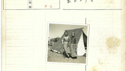 传统服饰牧民与帐篷放牧场景.jpg