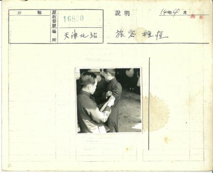 传统服饰男子互助瞬间.jpg