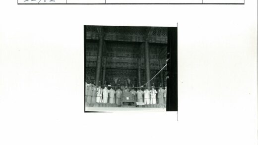 传统服饰盛会于华丽古建筑.jpg