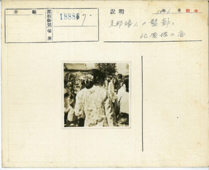 传统服饰街头漫步.jpg