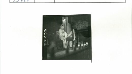 传统服饰表演现场.jpg