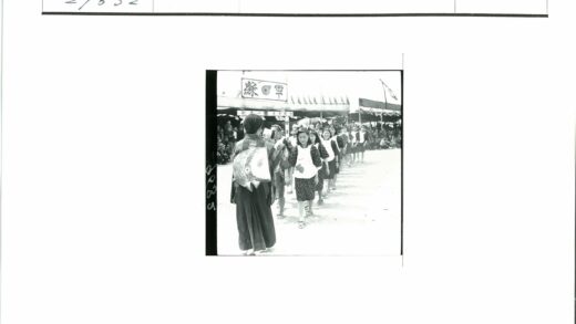 传统服饰鱼饰游行.jpg