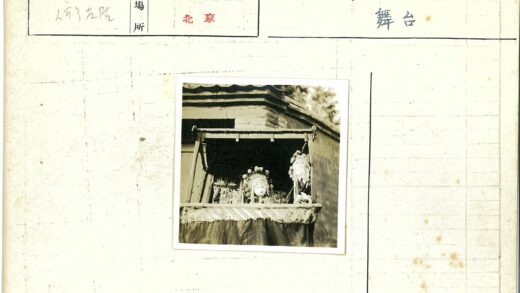 传统木偶剧场头饰表演.jpg