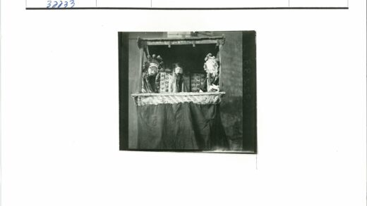 传统木偶舞台表演艺术.jpg