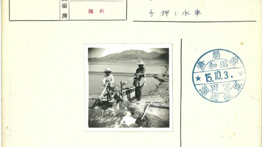 传统木制灌溉工具山区劳作.jpg