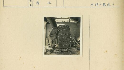传统木工乡村建筑工作场景.jpg