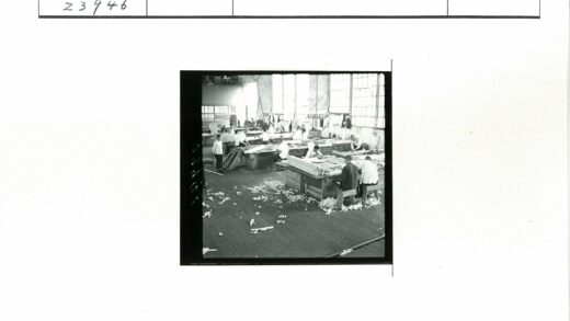 传统木工车间工作场景.jpg