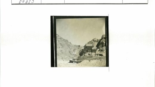 传统木构山地建筑景观.jpg