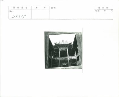 传统木雕建筑屋顶细节.jpg