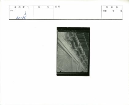 传统木雕建筑框架窗户细节.jpg