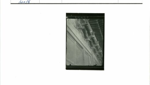 传统木雕建筑框架窗户细节.jpg
