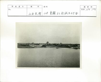 传统村庄与宝塔水景.jpg
