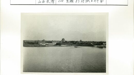传统村庄与宝塔水景.jpg