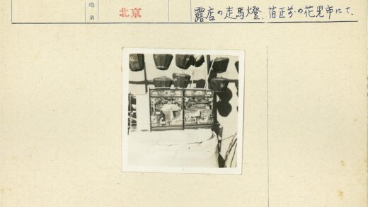 传统灯笼与屏风装饰室外光影.jpg