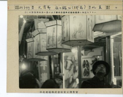 传统灯笼街景人潮.jpg