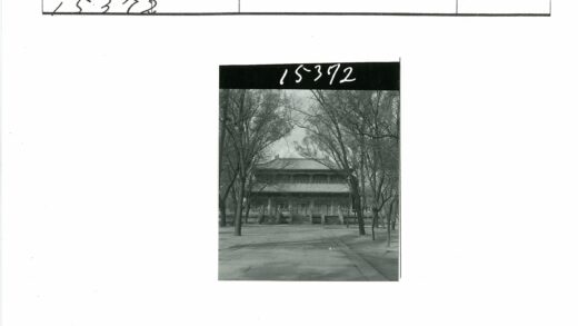 传统瓦顶两层石径建筑.jpg