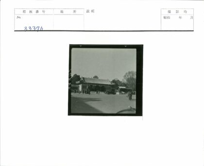 传统瓦顶建筑与周边环境.jpg
