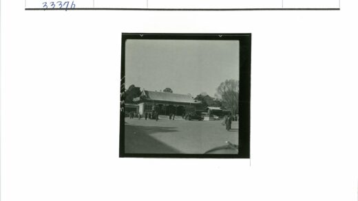 传统瓦顶建筑与周边环境.jpg