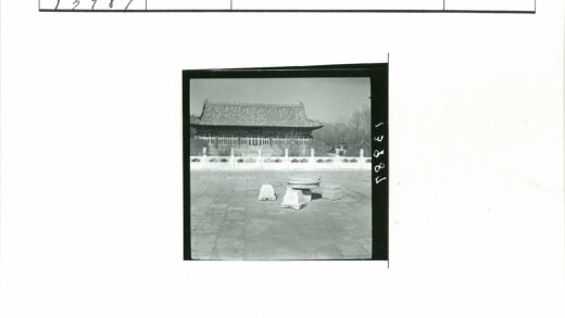 传统瓦顶石院景观.jpg
