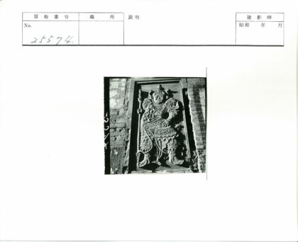 传统盔甲战士石雕砖墙装饰.jpg