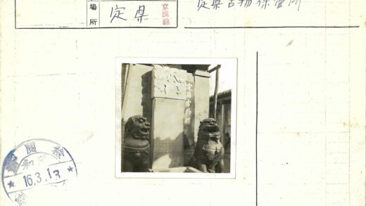 传统石狮子与雕刻石柱景观.jpg