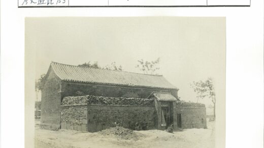 传统石砖乡村建筑与瓦顶.jpg