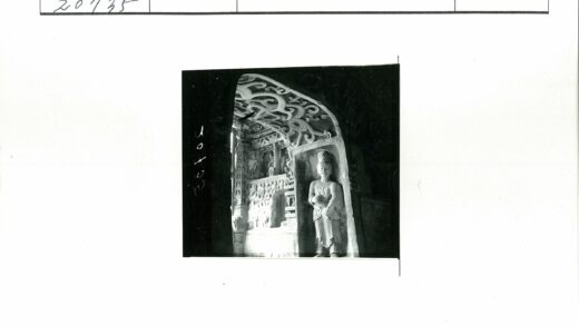 传统石雕拱门人物雕像艺术.jpg
