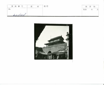 传统砖房与拱形入口建筑.jpg