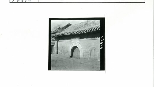 传统砖砌建筑与圆形拱门.jpg