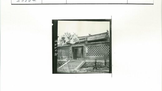 传统砖砌建筑与瓦片屋顶.jpg