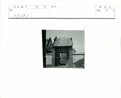 传统砖门瓦顶建筑.jpg