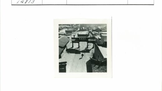 传统社区拱门街景远望大门.jpg