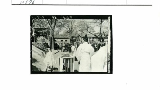 传统祭坛仪式户外场景.jpg