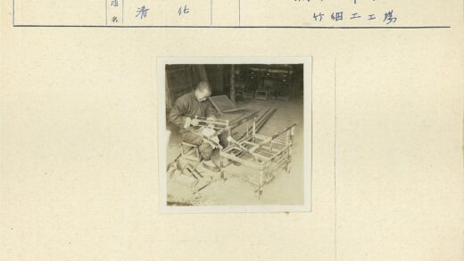 传统竹椅手工制作场景.jpg