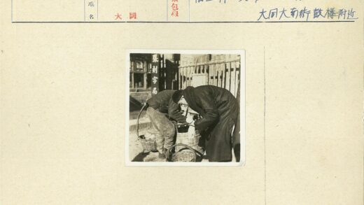 传统筛谷劳作场景.jpg