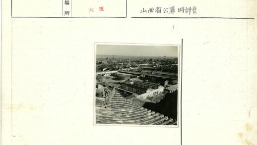 传统粘土瓦屋顶城市鸟瞰.jpg